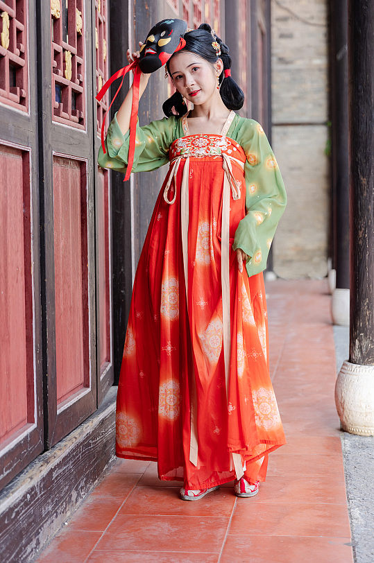 国潮唐制汉服女性中国风面具人物摄影图