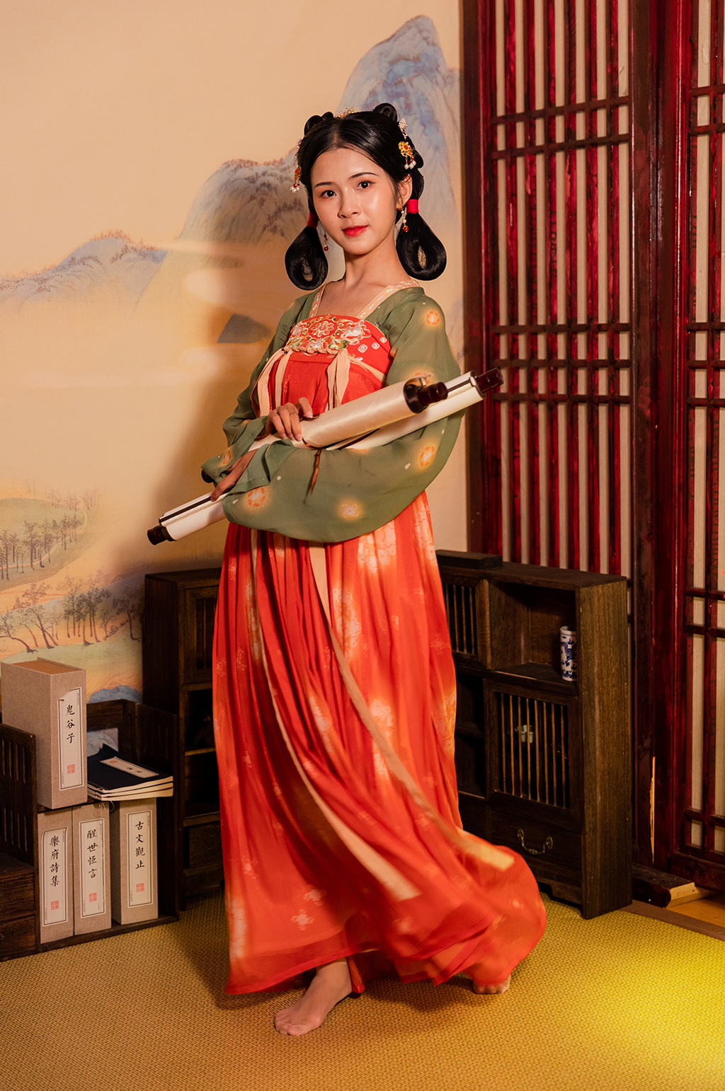 中式书香古装唐制汉服女性卷轴人物摄影图素材