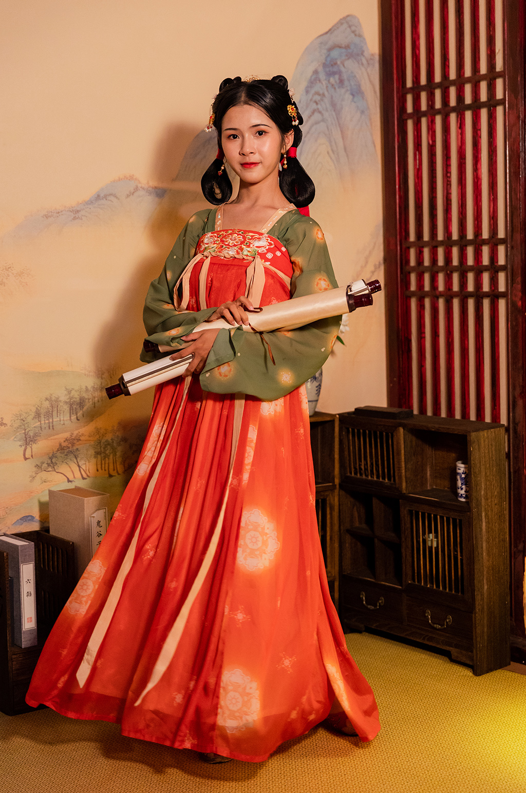 俏皮飘逸古装唐制汉服女性卷轴人物摄影图素材
