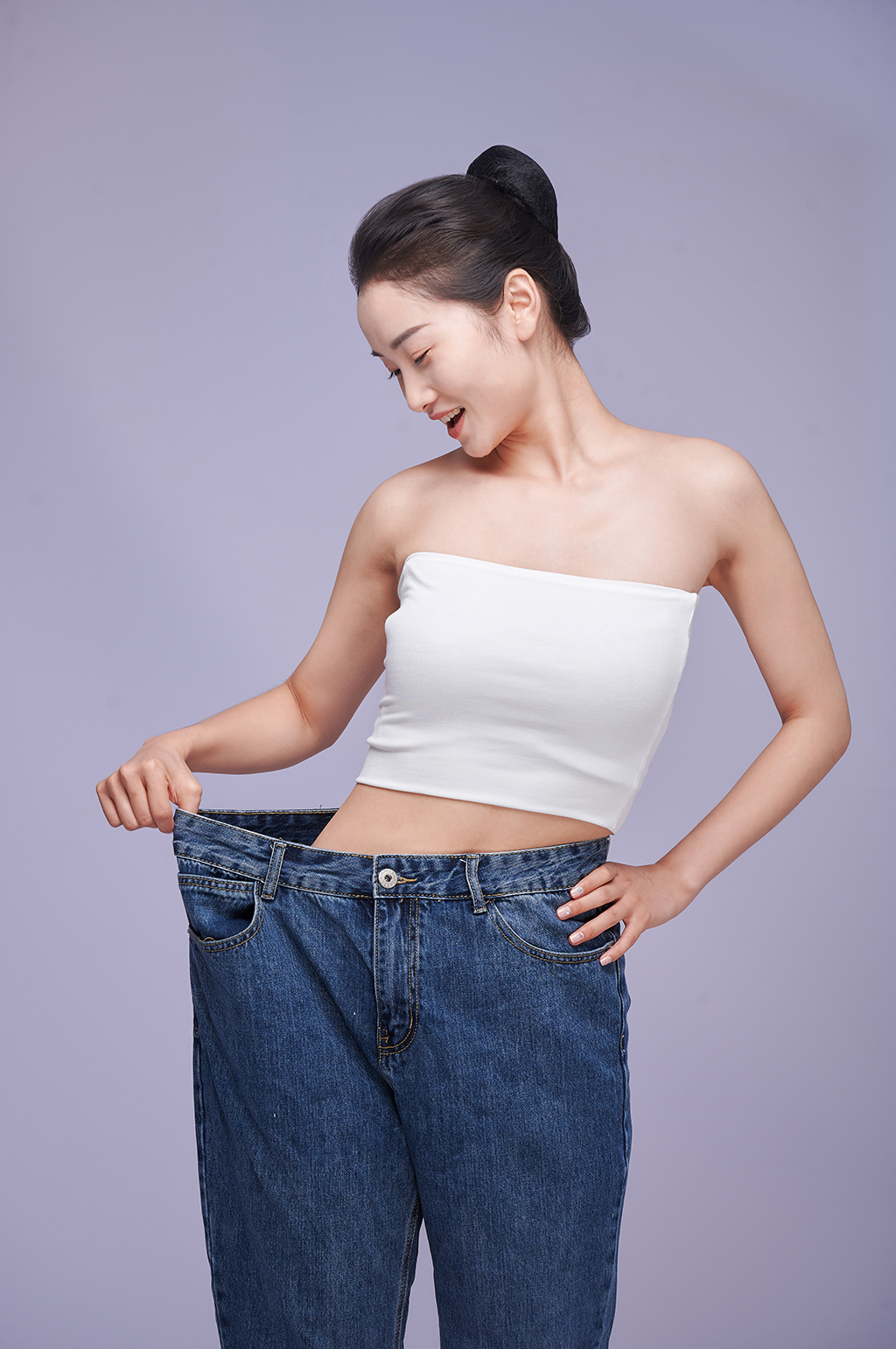 瘦身健康美体女性开心减肥人物精修摄影图片素材