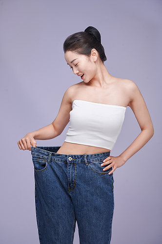瘦身健康美体女性开心减肥人物精修摄影图片