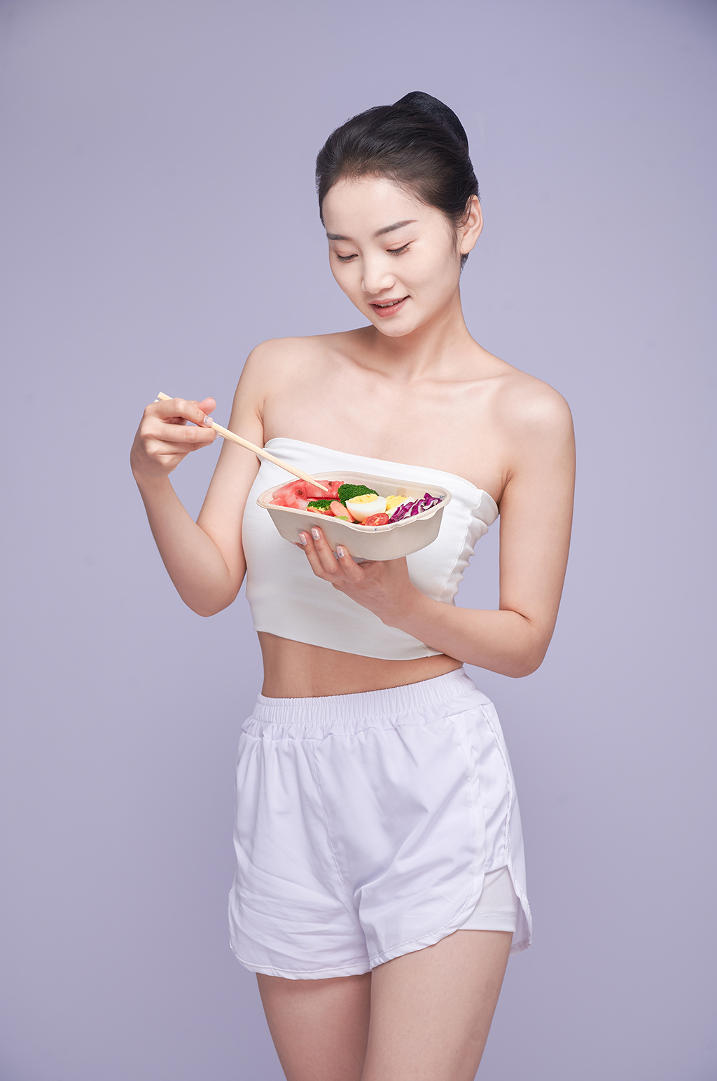 瘦身健康美体女性水果沙拉人物精修摄影图片素材