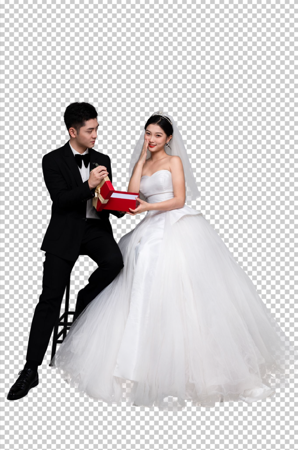 惊喜礼物盒婚纱照婚礼男女人物PNG摄影图素材