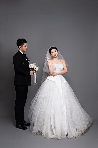 搞怪新娘白色婚纱照婚礼人物精修摄影图