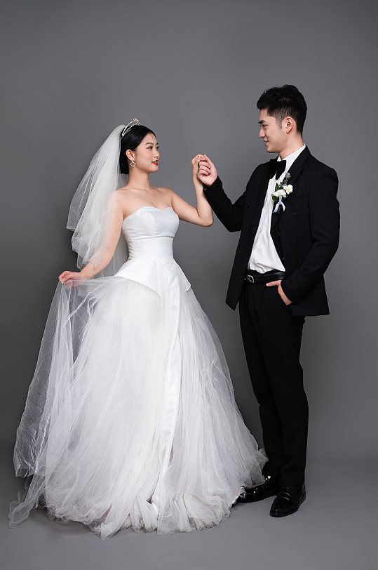 白色婚纱照婚礼男女人物精修摄影图