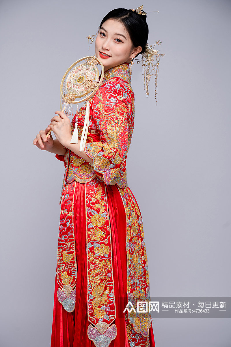 蒲扇中式秀禾服婚纱照女性人物精修摄影图素材