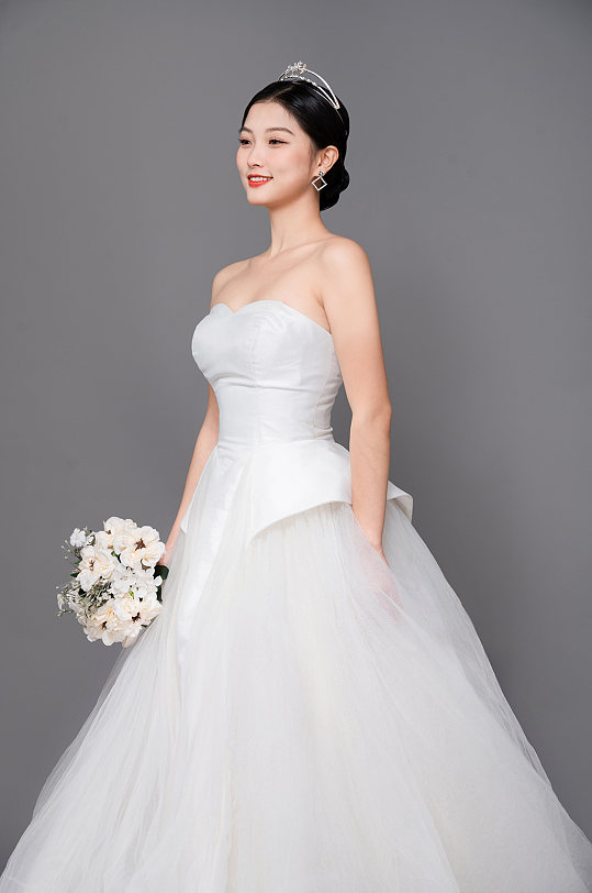 高级白色婚纱照婚礼女性人物精修摄影图