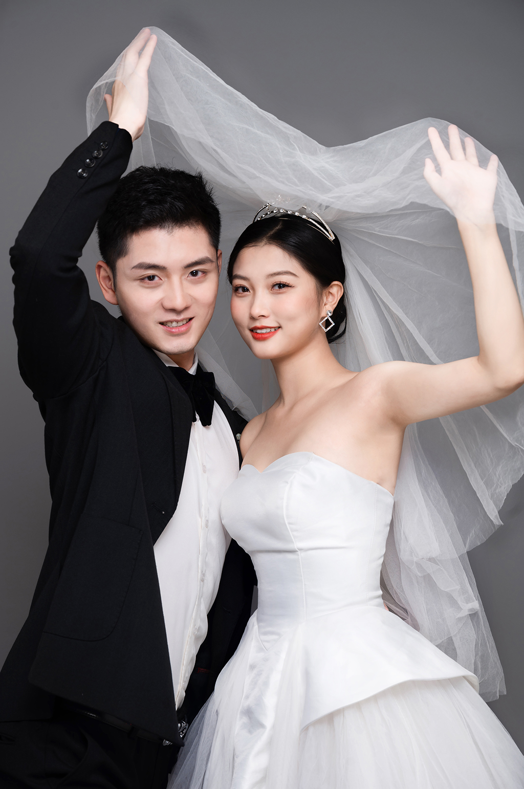 情侣婚纱西服婚纱照婚礼人物精修摄影图素材