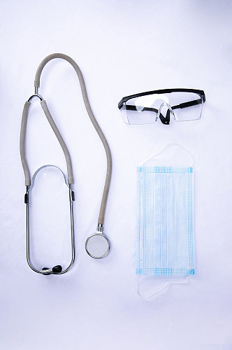 医用口罩护目镜听诊器西医防护物品摄影图片