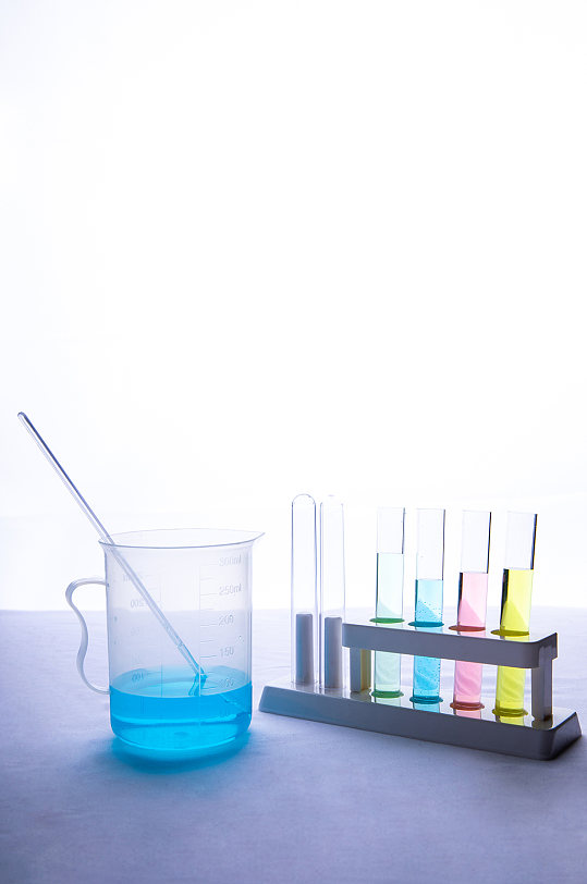 玻璃试管烧杯医疗化学实验西医物品摄影图