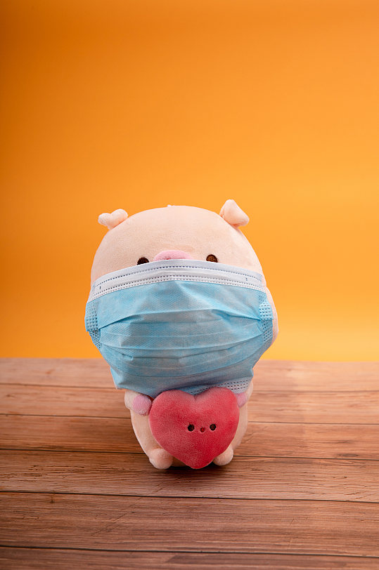 带口罩小猪毛绒玩具防疫西医物品摄影图片