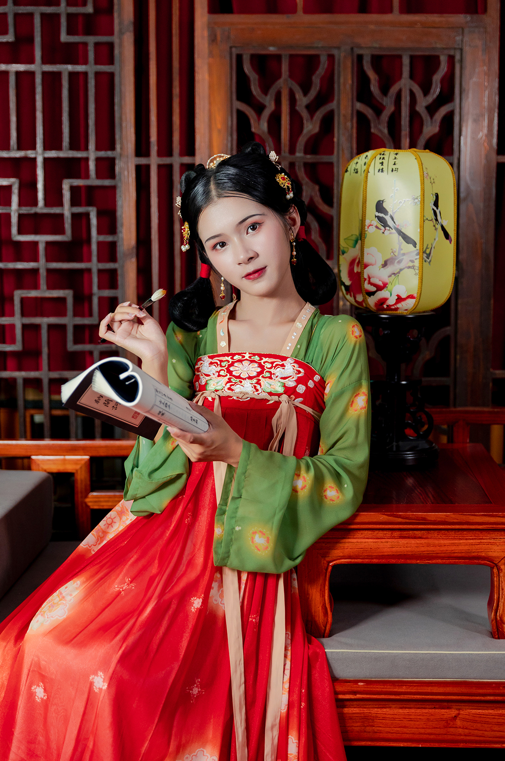 中式诗词本毛笔唐制汉服人物摄影精修图片素材