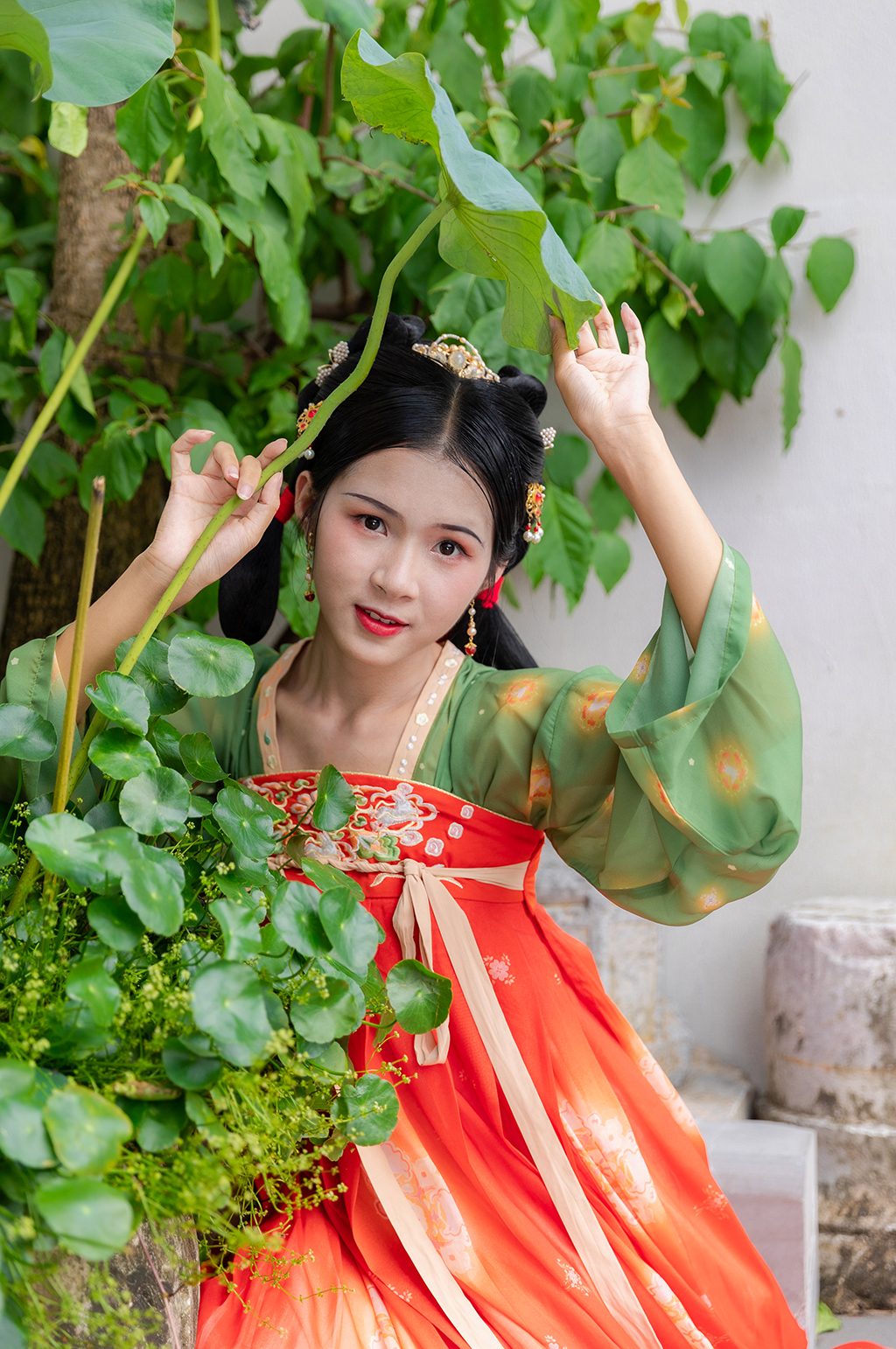 夏季荷叶可爱唐制汉服人物摄影精修图片素材