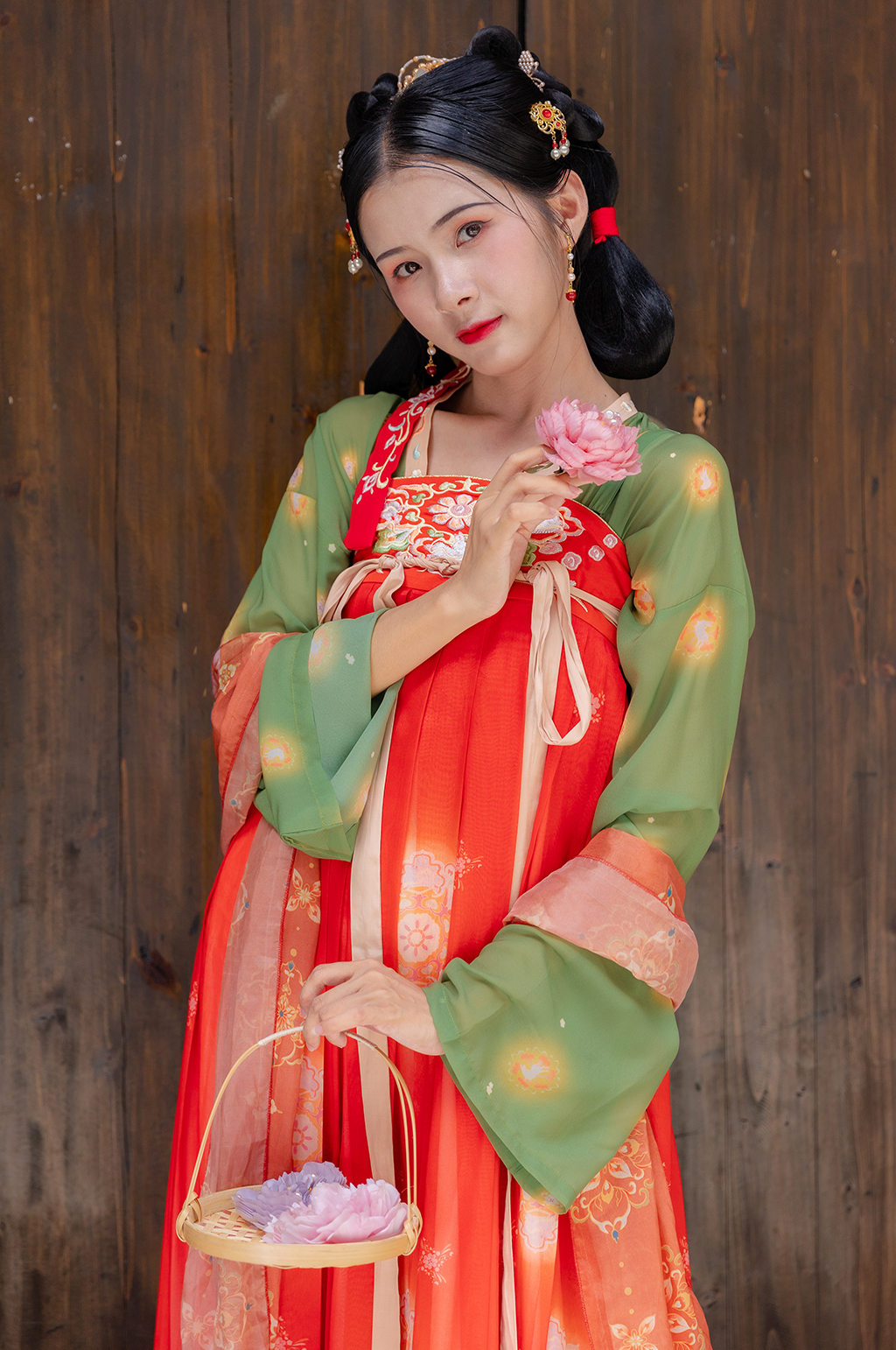 可愛古裝美女花籃唐制漢服人物攝影精修圖片素材