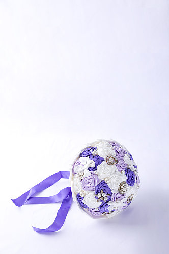 紫色手捧花鲜花结婚214情人节摄影图片