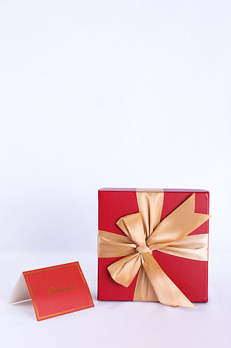 红色甜蜜信封礼物盒情人节摄影图片