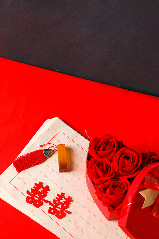 双喜印章玫瑰花礼盒七夕情人节摄影图片