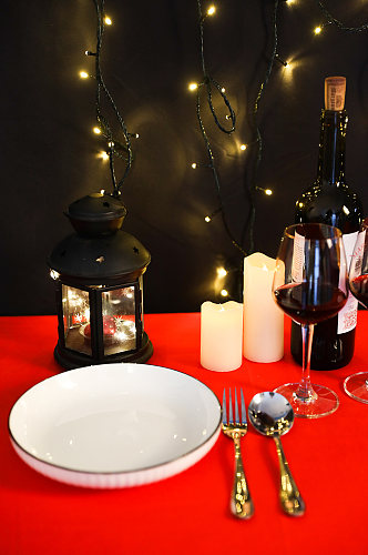 西餐红酒烛光晚餐情人节摄影图片