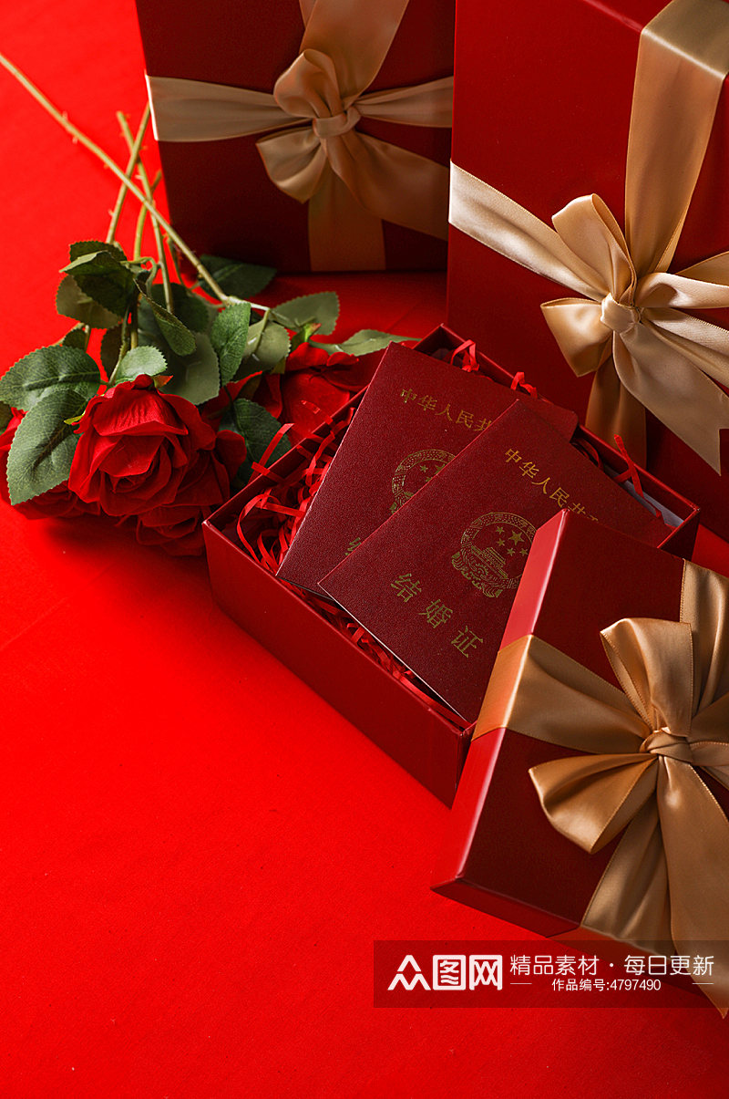 红色玫瑰花结婚证礼物盒情人节摄影图片素材