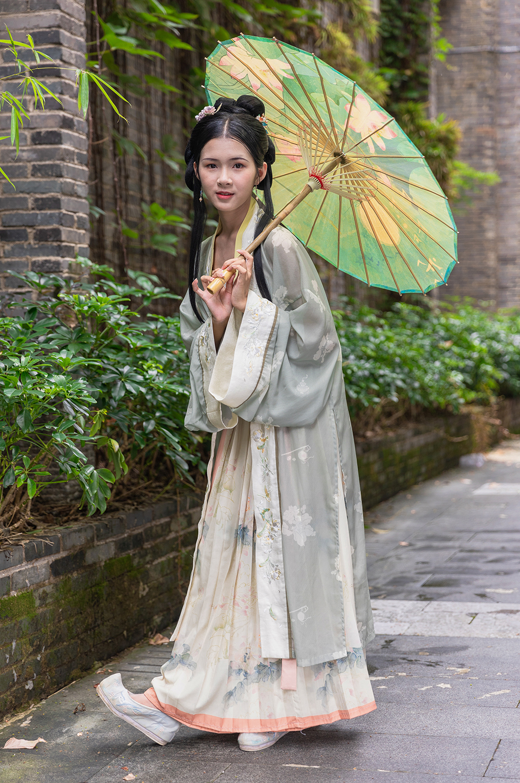 油纸伞古装淡雅汉服人物摄影精修图片素材