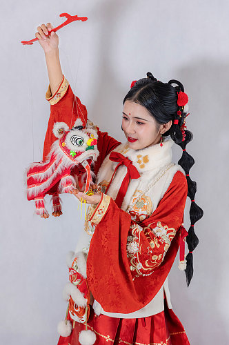 年兽新春美女新年汉服人物摄影精修图片