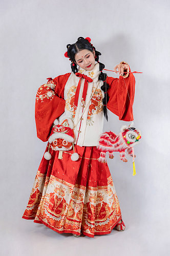 年兽提灯美女新年汉服人物摄影精修图片