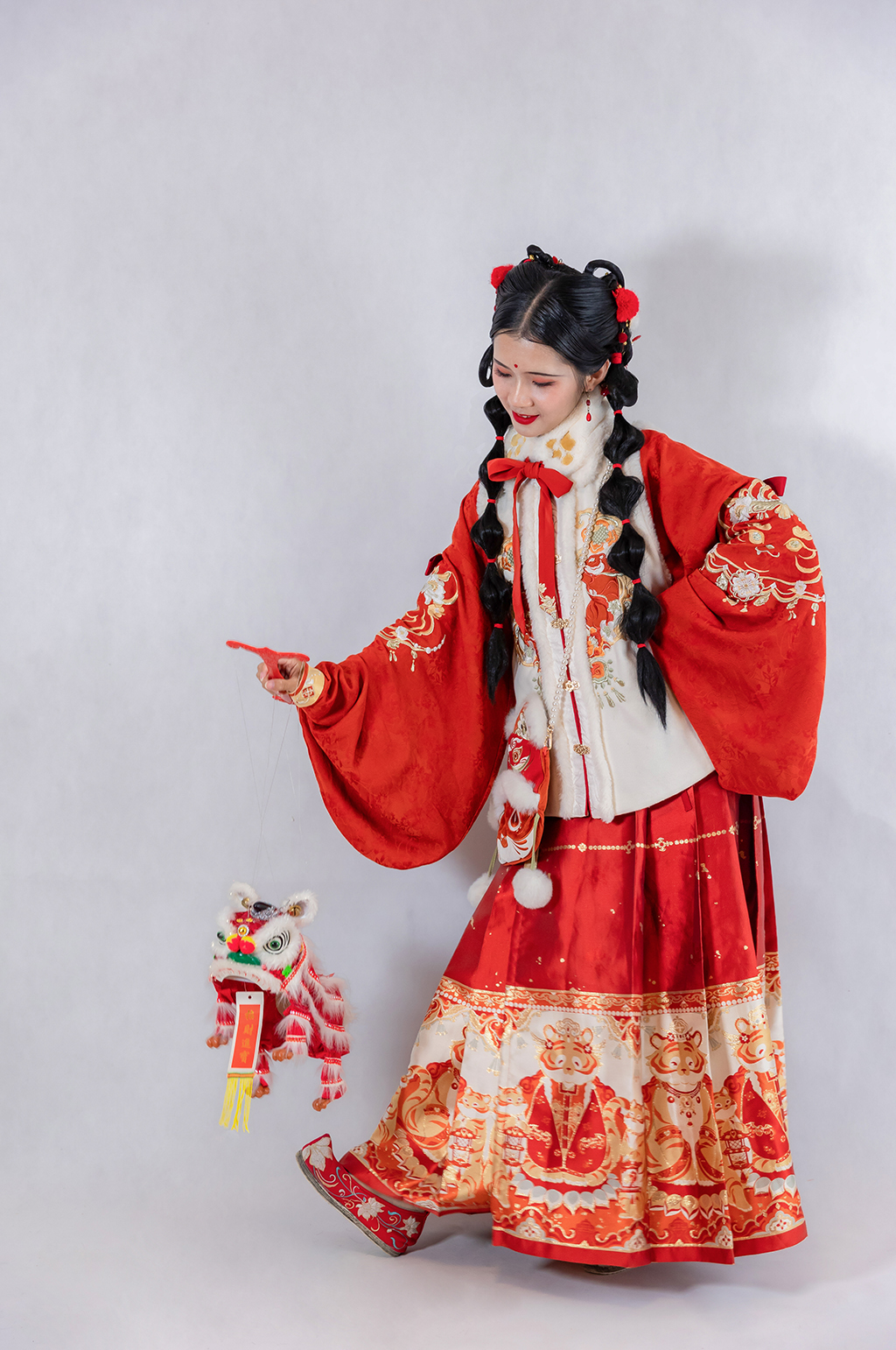 国潮年兽美女新年汉服人物摄影精修图片素材