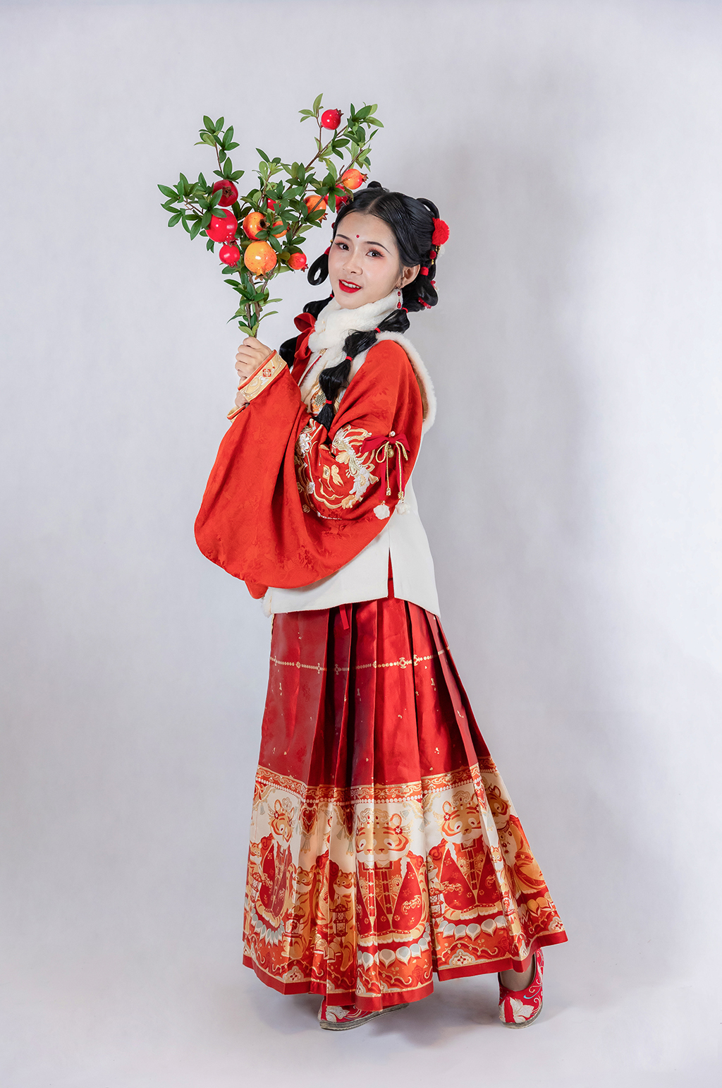 石榴兔年美女新年汉服人物摄影精修图片素材