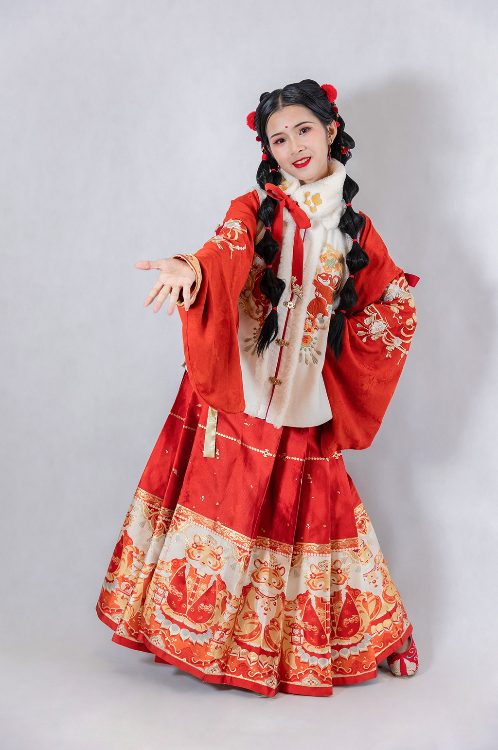 兔年大吉站姿美女新年汉服人物摄影精修图片素材