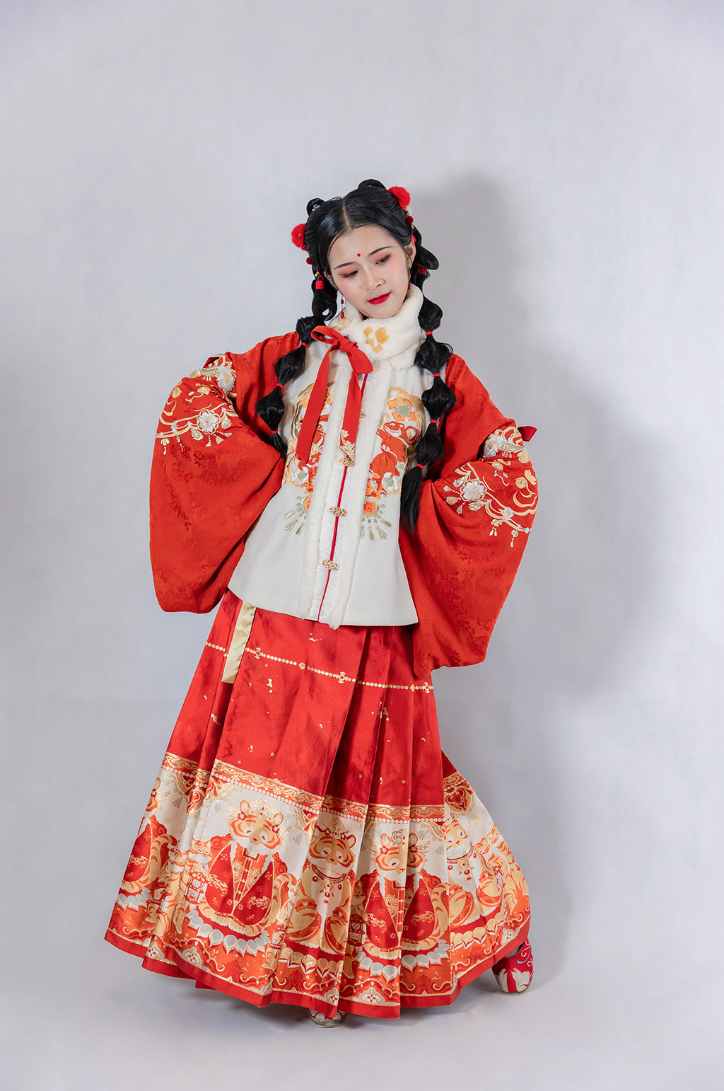 拜年叉腰站姿新年汉服人物摄影精修图片素材