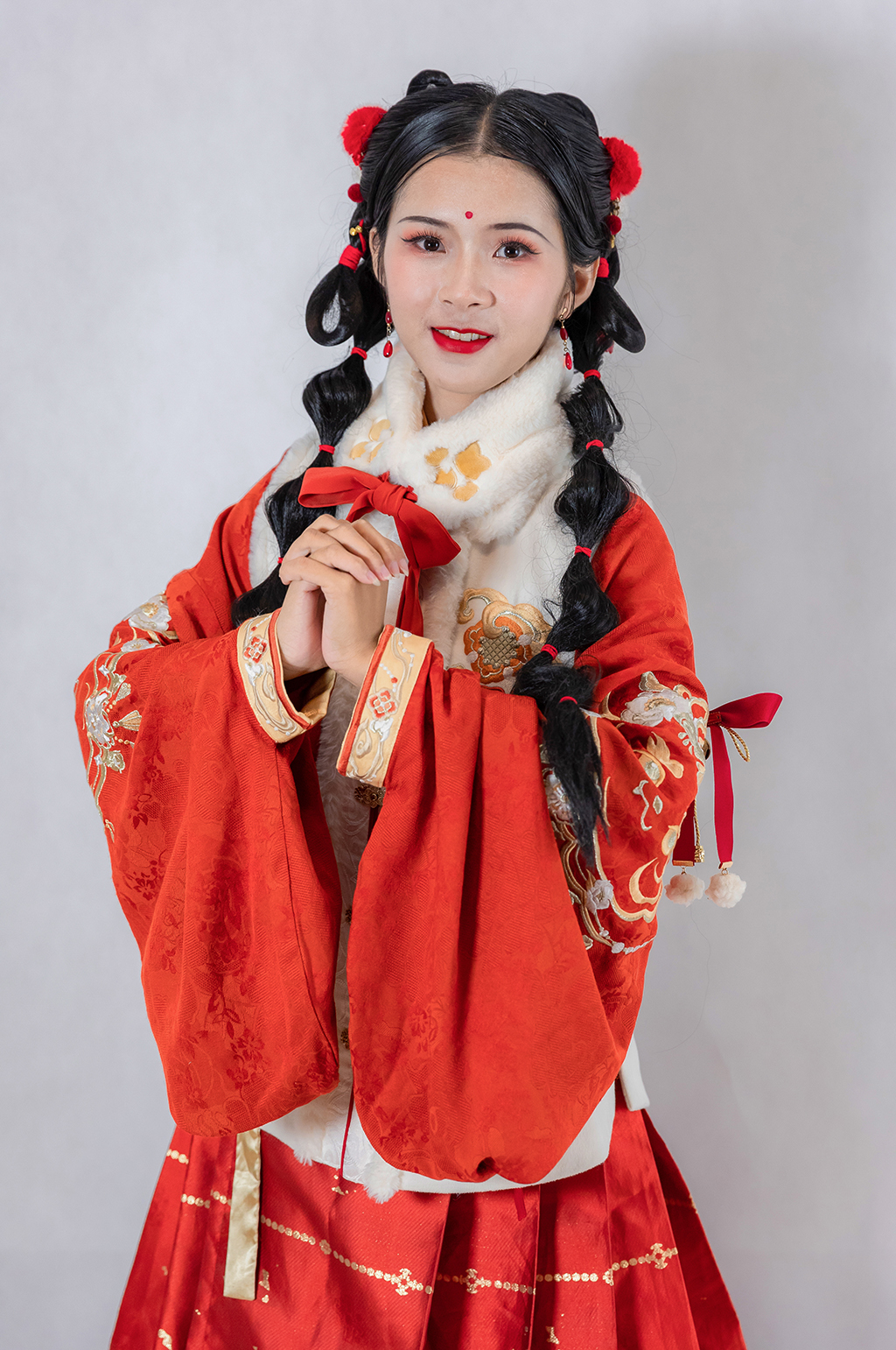 拜年恭喜发财新年汉服人物摄影精修图片素材