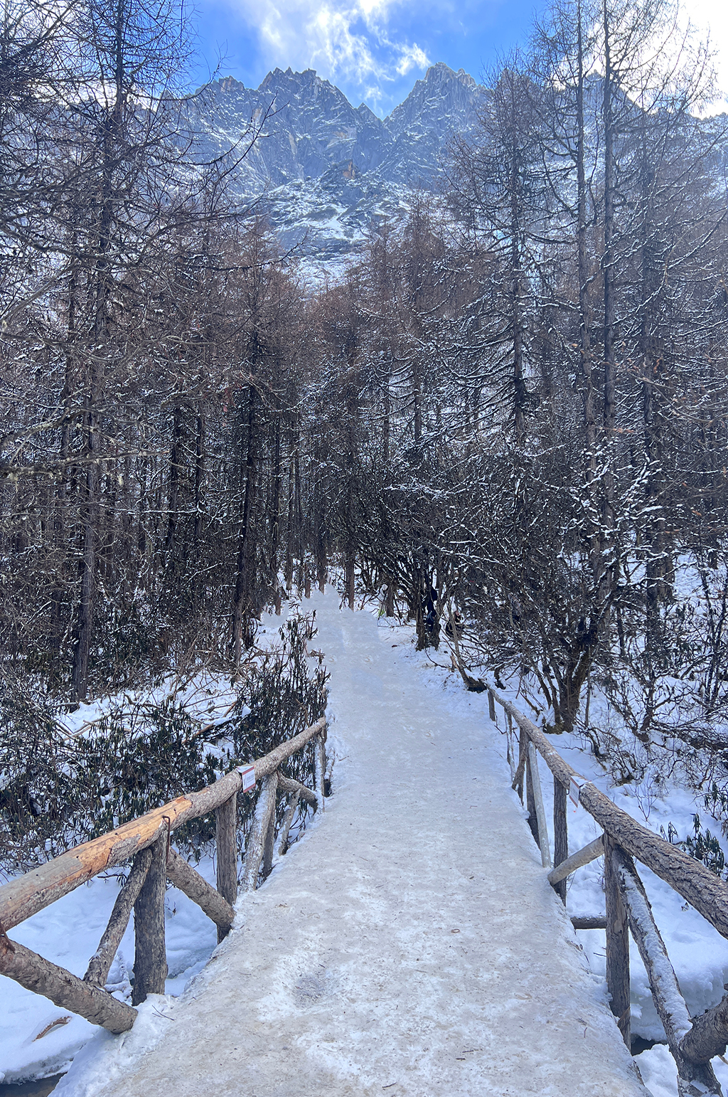 山林小桥四川冬季立冬雪山雪景风景摄影图片素材