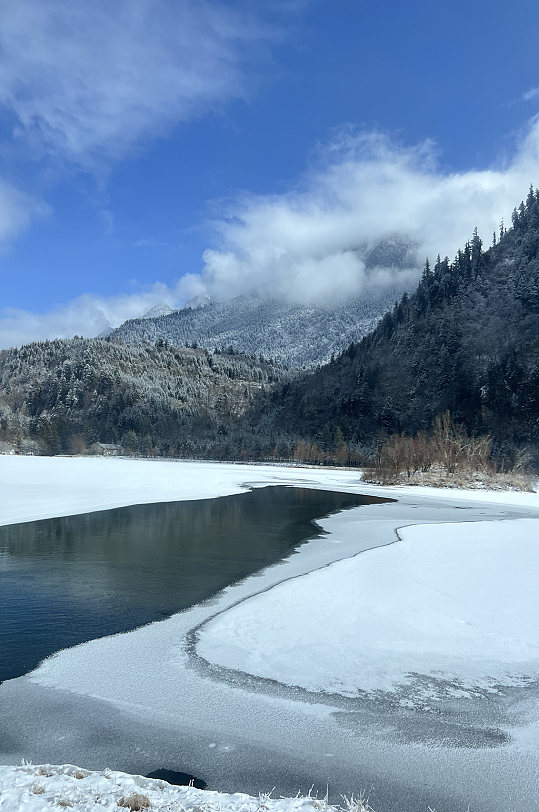 蓝天冰湖四川冬季雪山雪景风景摄影图片