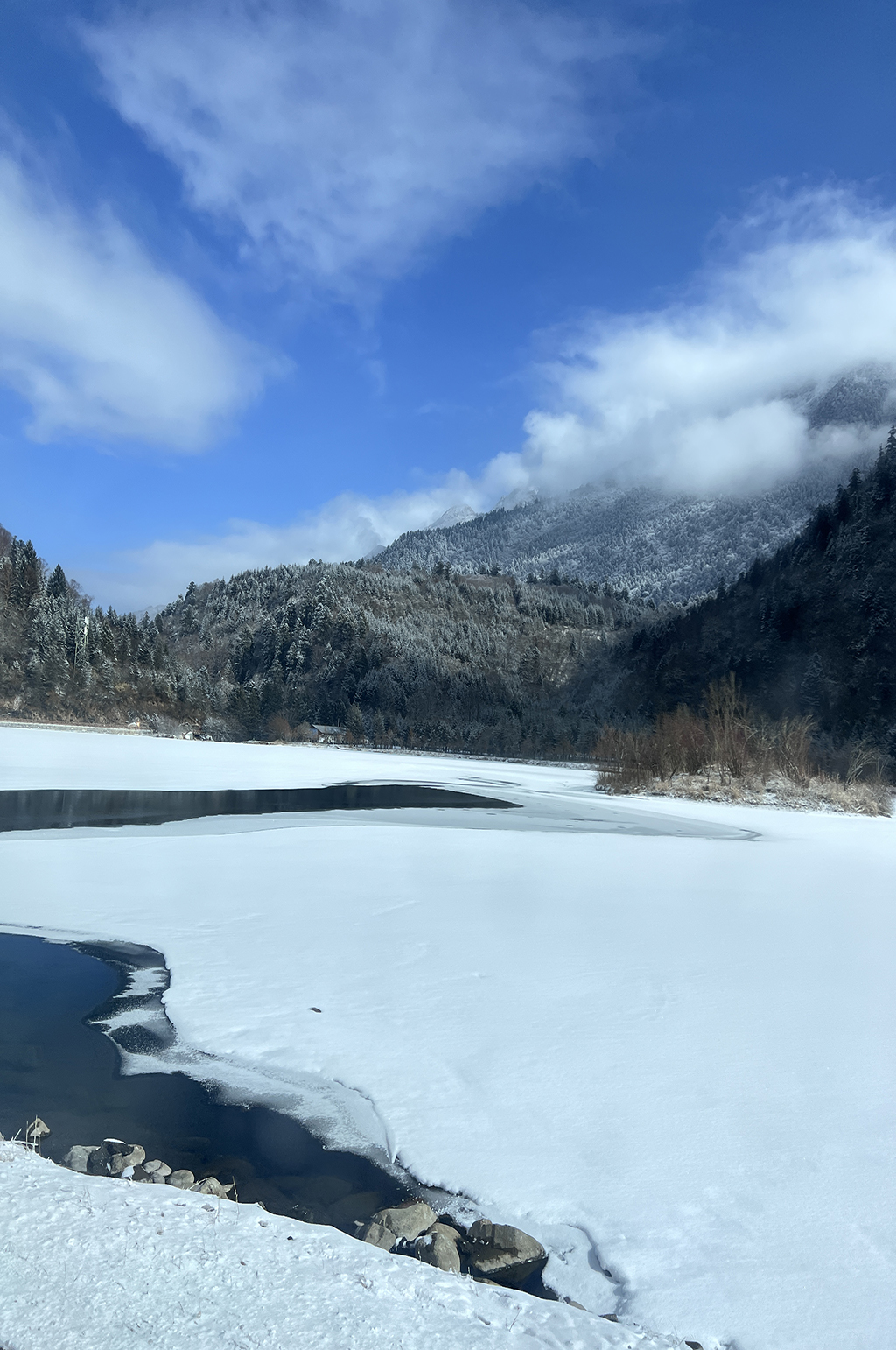 积雪湖泊四川冬季雪山雪景风景摄影图片素材