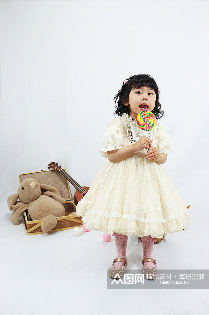 小女孩小兔子棒棒糖儿童节人物摄影图照片素材