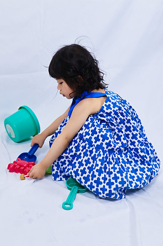沙滩玩具小女孩儿童节人物摄影图照片元素