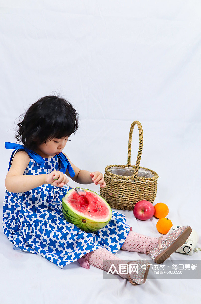 水果野餐小女孩儿童节人物摄影图照片元素素材