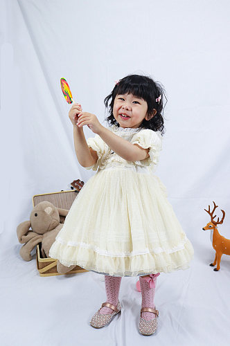 快乐小女孩儿童节人物摄影图照片元素
