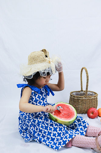 可爱帽子小女孩儿童节人物摄影图照片元素