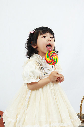 高清大棒棒糖小女孩儿童节人物摄影图照片
