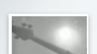 吉他手弹吉他光影变幻黑白素材-众图网