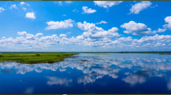 实拍蓝色天空唯美自然视频素材-众图网