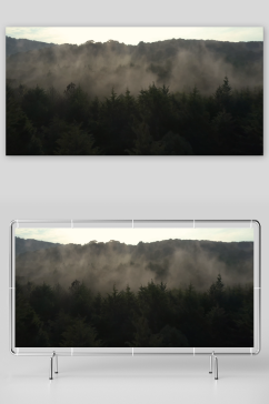 空中游览穿越雾气缭绕的森林视频