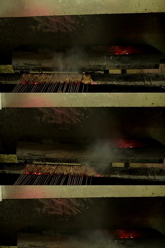 炭火浓烟烧烤羊肉串实拍