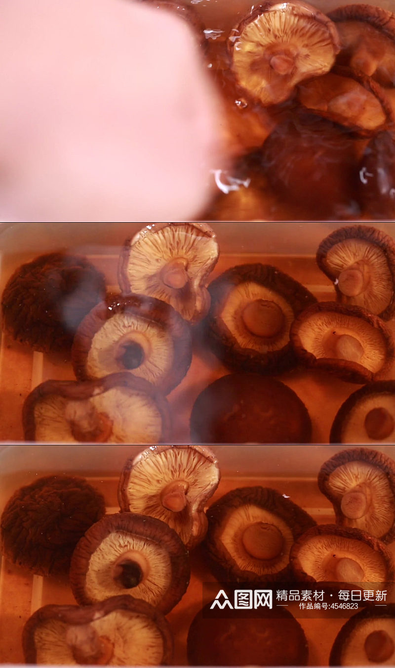 开水泡发干香菇视频素材