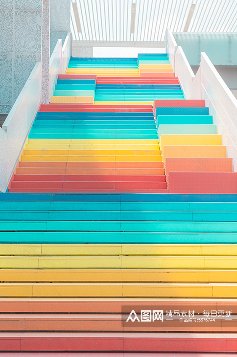 室内彩虹楼梯摄影素材