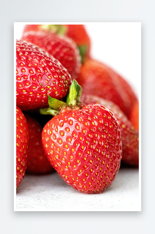 红色草莓果实高清摄影图