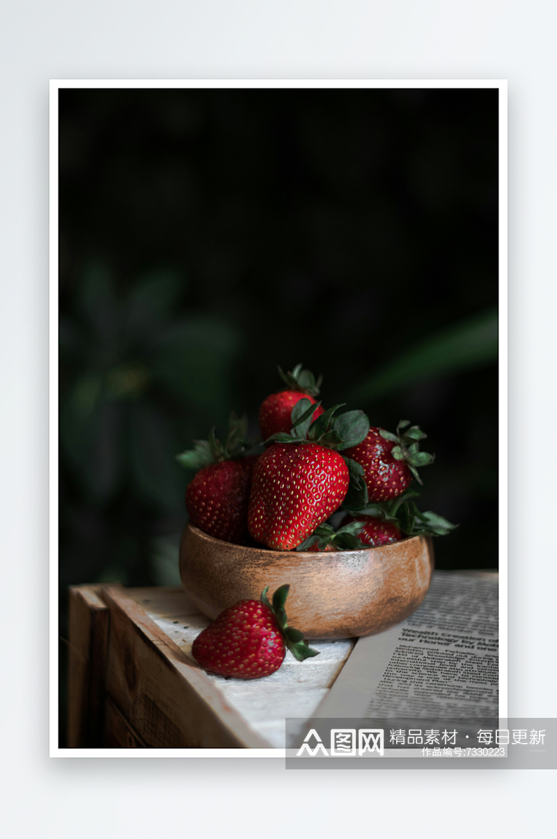草莓果实高清摄影图素材