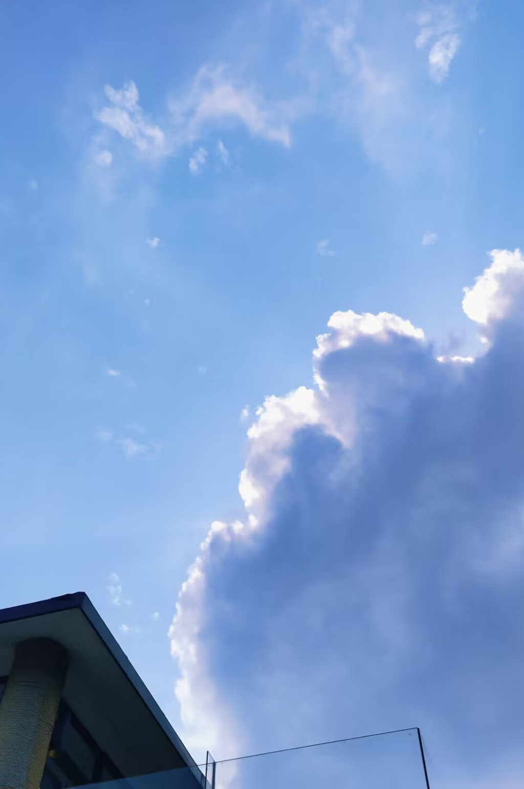 关于天空的简约的背景图素材