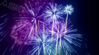 漂亮焰火绽放出紫色烟花背景视频素材-众图网